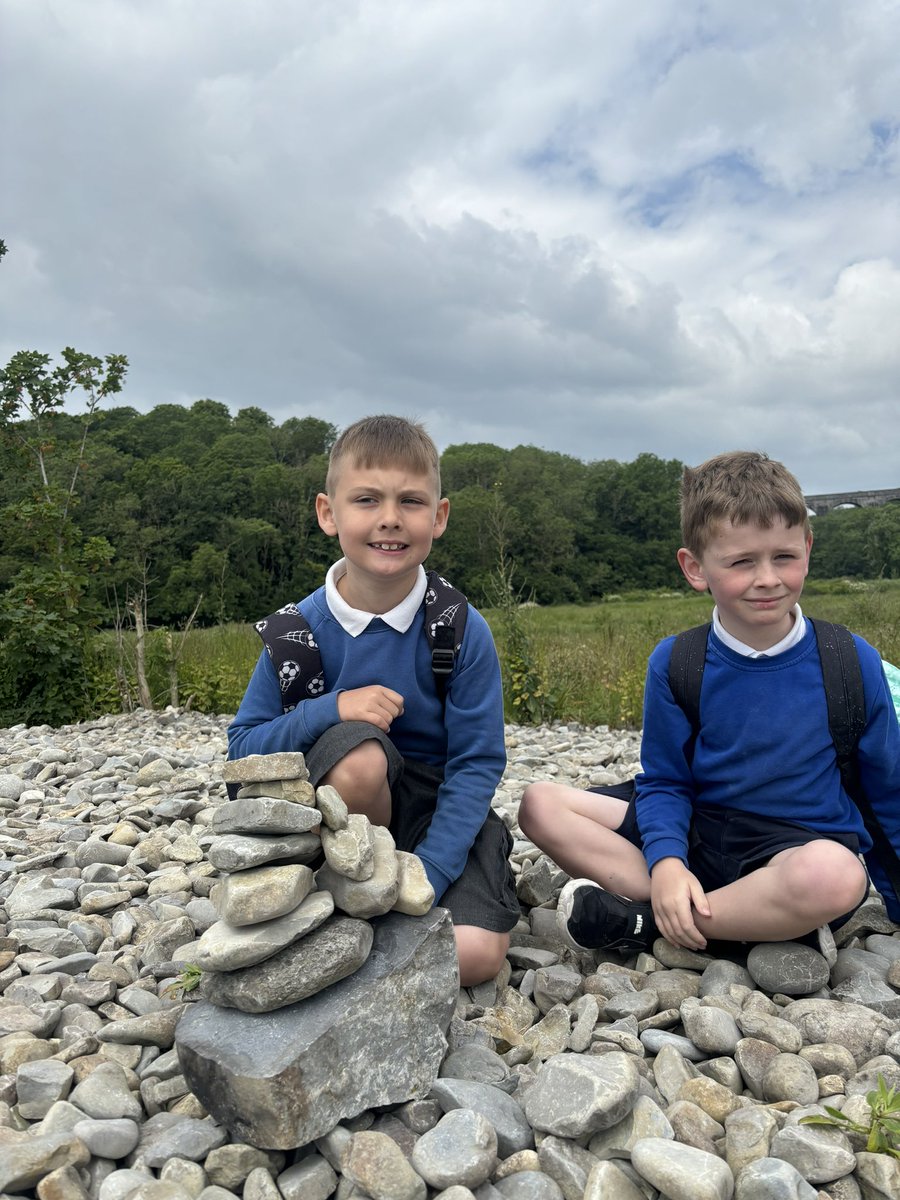 We’ve had the best day collecting beach treasures inspired by Naturally Creative’s book. So many creative opportunities for us when we’re back in school! <a href="/MaendyPrimary/">Maendy Primary</a> @EAS_EarlyYears #NaturallyCreativeEarlyYears