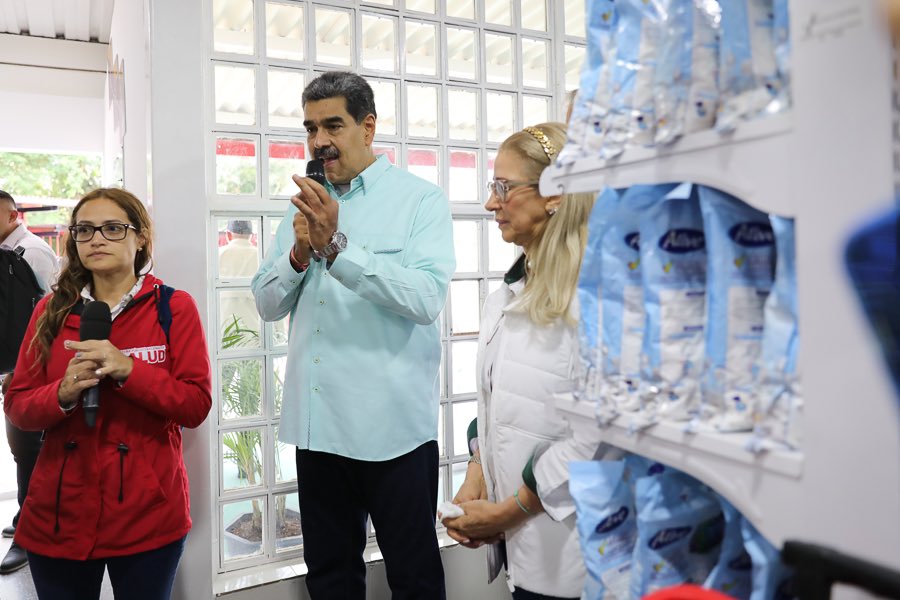 #EnFotos | Nuestro presidente entregó una nueva sede de <a href="/FarmapatriaV/">FarmapatriaVzla 🇻🇪 Oficial</a> en #Betijoque #Trujillo. Seguimos fortaleciendo el acceso a medicamentos para el pueblo en todo el país 

#AfirmativosYPaLante

<a href="/NicolasMaduro/">Nicolás Maduro</a> <a href="/Gerardo4fPsuv/">Gerardo Márquez</a> <a href="/Fundasaludtru/">Fundación Trujillana de la Salud 🩺</a>
