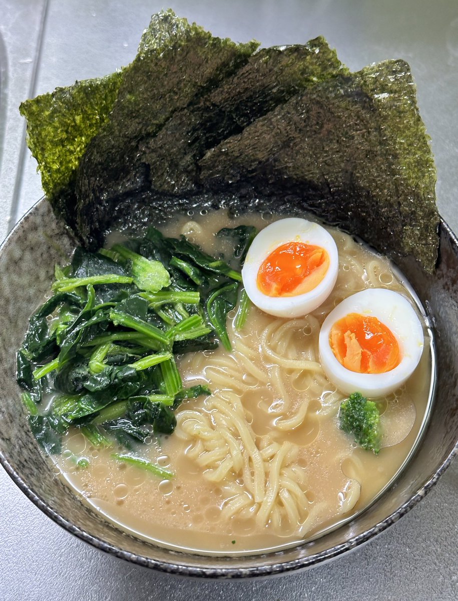 作った！(ﾎﾎﾞﾄｯﾋﾟﾝｸﾞ!!)
チャーシューの代わりにブロッコリー入れた！
