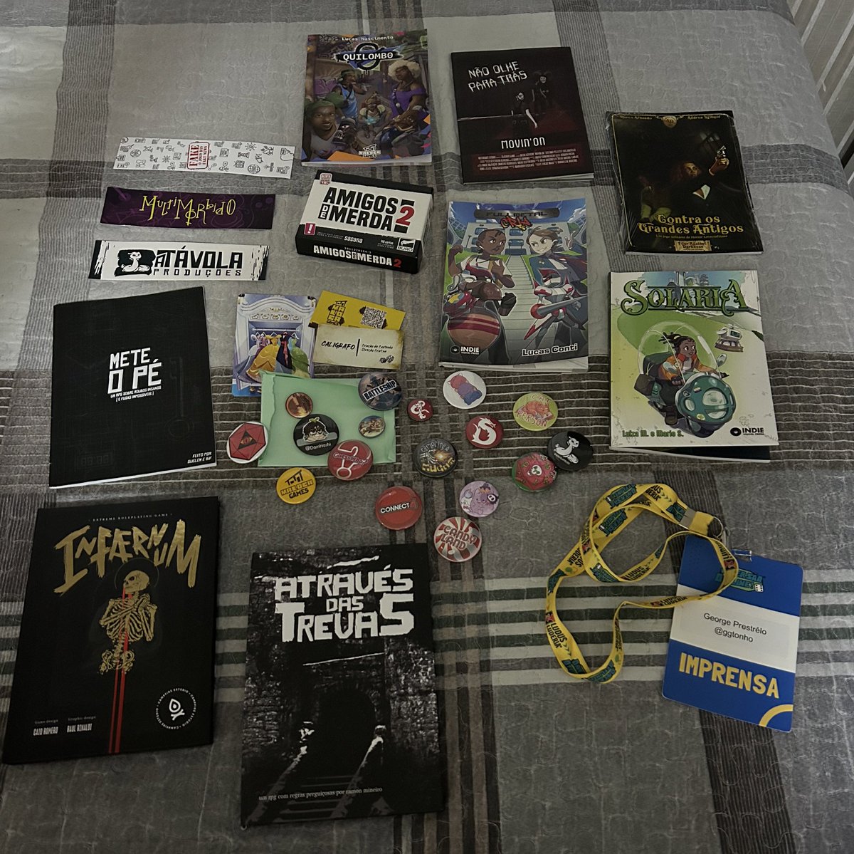 ggtonho's tweet photo. LOOT DO #DOFF ✨

cheguei em casa e aqui vão minhas comprinhas/presentinhos que consegui no evento!!! amei muito encontrar todo mundo e conhecer gente que tanto admiro, foi uma experiência SENSACIONAL e podem aguardar uma threadzinha bala em breve :) https://t.co/66PnhPbQGz