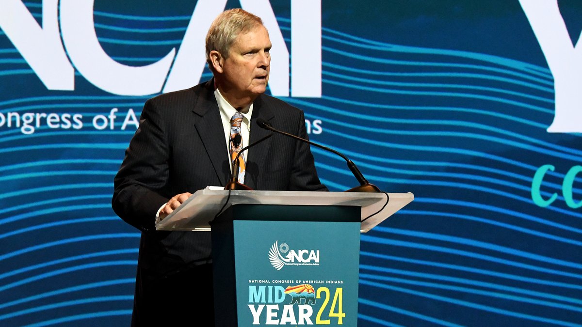 NCAI1944's tweet image. The Third General Assembly of #NCAIMY24 is underway!🌟

After an opening invocation, NCAI Recording Secretary Nickolaus Lewis called the meeting to order. @SecVilsack then took the stage to discuss @USDA’s various programs and services for Tribal Nations across #IndianCountry.