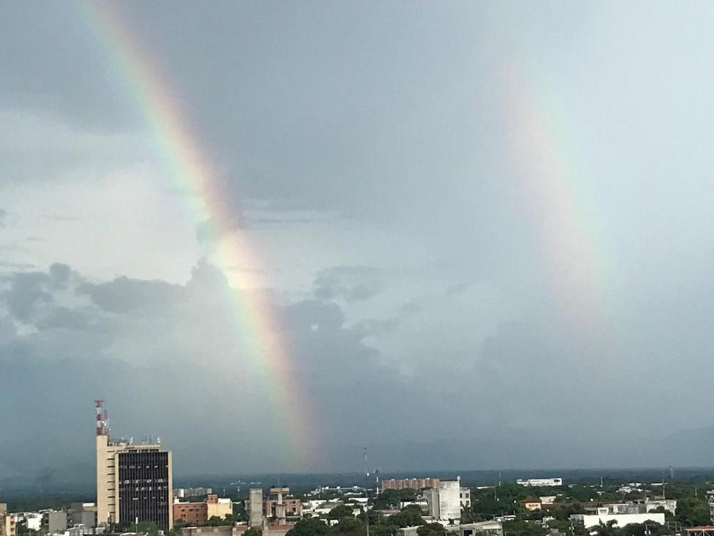 mariaicampoc's tweet photo. Dos arcoiris paralelos ayer en Valledupar... esperemos sea una señal de buenos augurios...
Que cesen las malas noticias y vengan lluvia de bendiciones para todos!
Lindo día https://t.co/Fe9CGdsllr