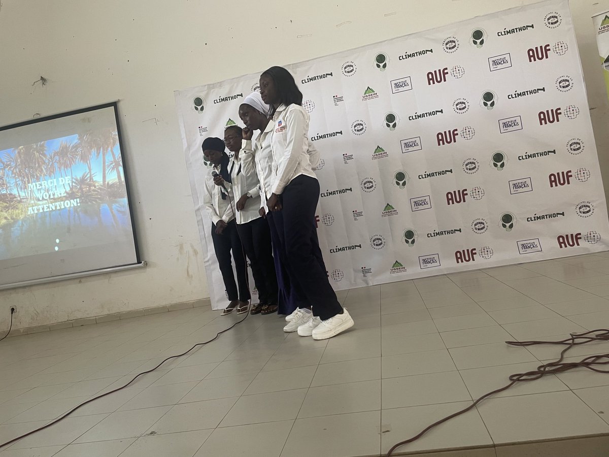 diegane_diouf's tweet photo. #climathon l’équipe de 5 jeunes filles de l’#UAM présentant leur solution Oasis Weltare pour approvisionner le Ferlo en eau ⁦@univsinesaloum⁩ ⁦@UCAD_Senegal⁩ ⁦@AUF_AfriqueO⁩ ⁦@FranceoSenegal⁩ https://t.co/2Dl8lGig8H