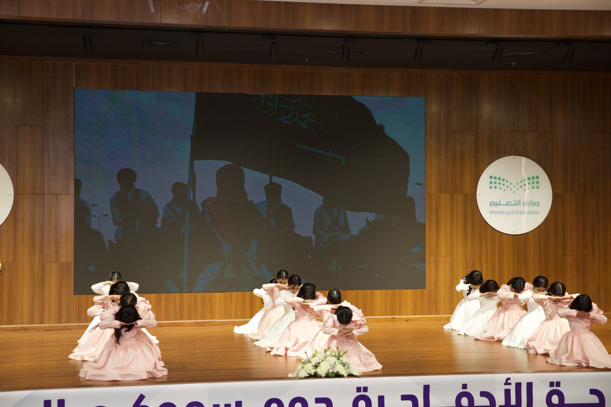 #شاهد|
#صور : حفل تخريج طلبة مدارس دار الأحفاد الأهلية وتدشن المدرسة العالمية. 
#تعليم_نجران