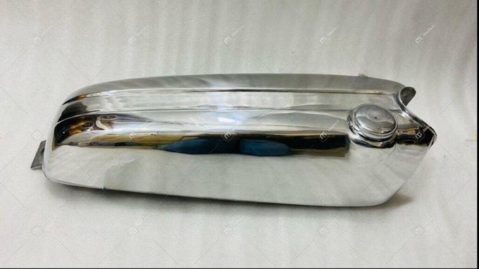 よる。Facebookで前にも見た、。ドリーム50純正形状のアルミタンクがebayで売り出されてますね…https://t.co/uSpc2s1OVV アバウト20マンは昨今しゃあなしかもだが、これタンクコック取り付けある?てか裏面の溶接もだいぶアレだし…大丈夫なのかインド製(^_^;) 