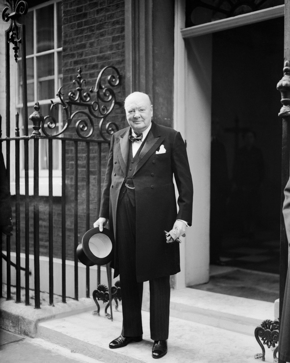 DID YOU KNOW HE WAS A MASON !

Sir Winston Leonard Spencer Churchill was a British politician who was Prime Minister of the United Kingdom from 1940 to 1945 and again from 1951 to 1955.

Churchill was initiated into Studholme Lodge No. 1591on 24 May 1901.

#famousfreemasons