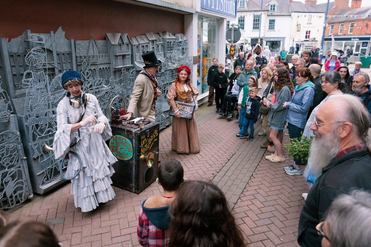 What an incredible time we had on Saturday in #MeltonMowbray, watching the The Un-Naturalists perform 'Melton's Marvellous Stories' 🤩 
Magic, fun and naughtiness; there was something for everyone!
#LetsCreate #StreetTheatre #Libraries #Museums #LocalHistory
@MarkMarkProductions