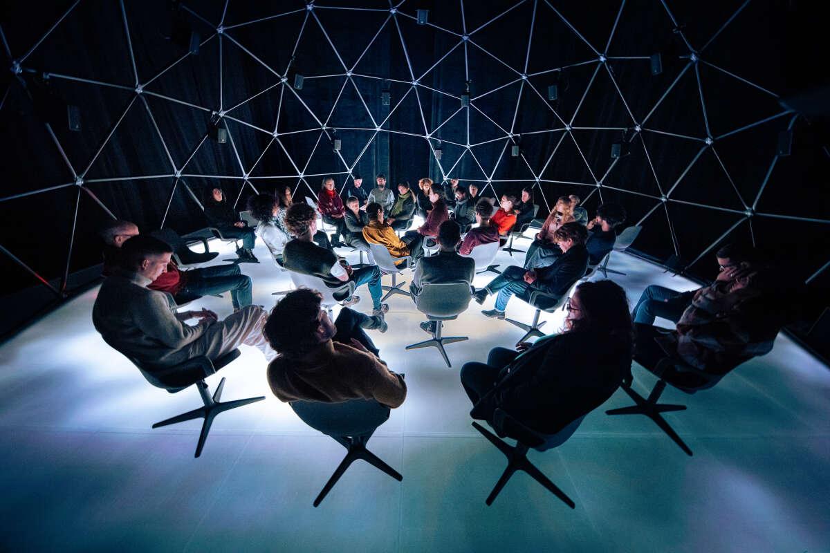 🎶 Festival ManiFeste, à l’Ircam : quand le roman se métamorphose en récit électroacoustique 

👀 La comédienne Nathalie Pivain et le compositeur Para One adaptent “Trois Femmes disparaissent”, d’Hélène Frappat, en Musique-Fiction.

telerama.fr/musique/festiv…