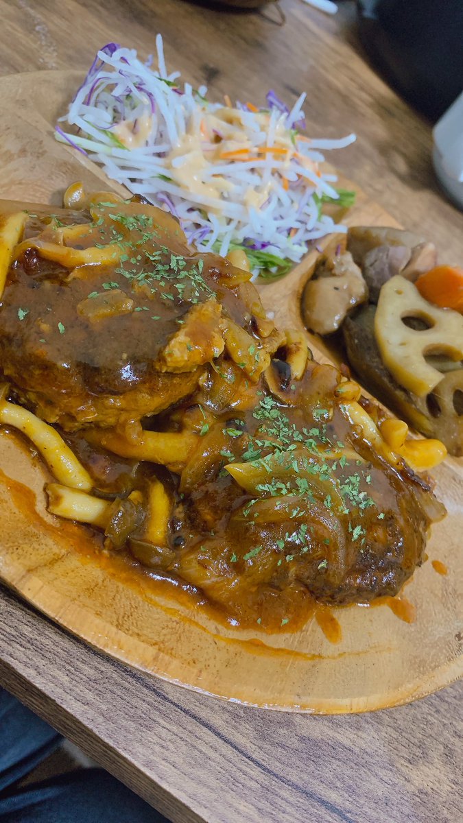 yscqdy's tweet photo. 煮込みハンバーグは人生 https://t.co/dM6VNtxeiy