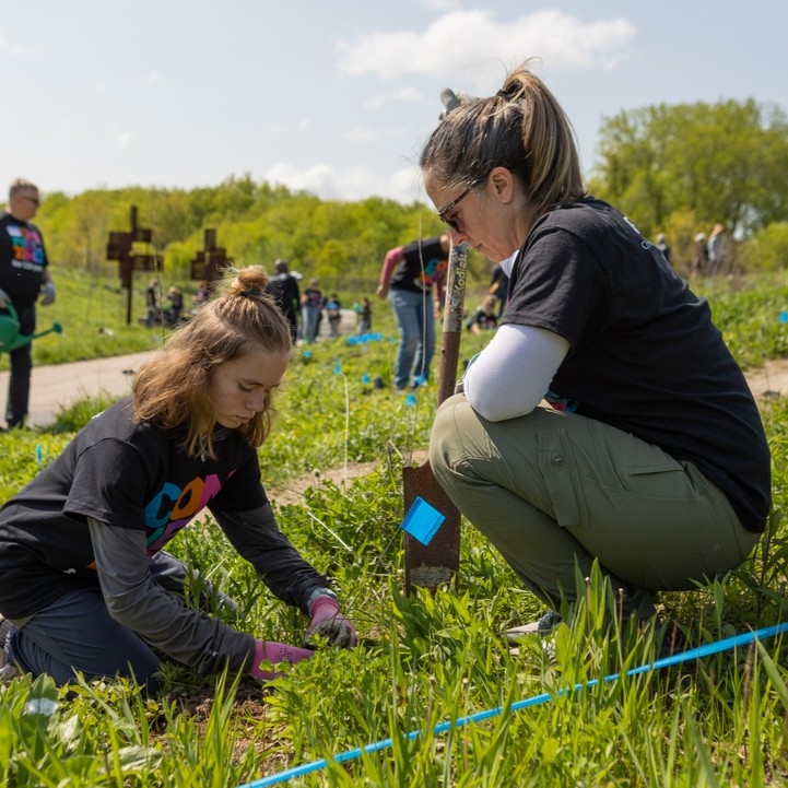 Rotary's tweet photo. This #WorldEnvironmentDay, we're discussing #GenerationRestoration🌳

Introducing the Rotary Club of Milwaukee's riverfront revitalization🏞️ From neglected land to a thriving green space, discover how community effort can transform our environment 🌿💧

https://t.co/ucwU88ouV2 https://t.co/p6cBYYPL5E