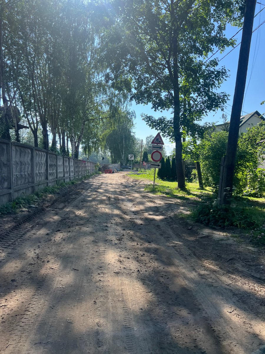 VeloBedres's tweet photo. Gadu vēlāk Rīga - Jūrmala velo ceļa posms pie Zārdu ielas joprojām ir uzrakts. @RigasDome @rigasudens Vai jebkad ir plānots atjaunot asfalta segumu?
https://t.co/QYqxq9POq9 https://t.co/CtxiDRlcXe