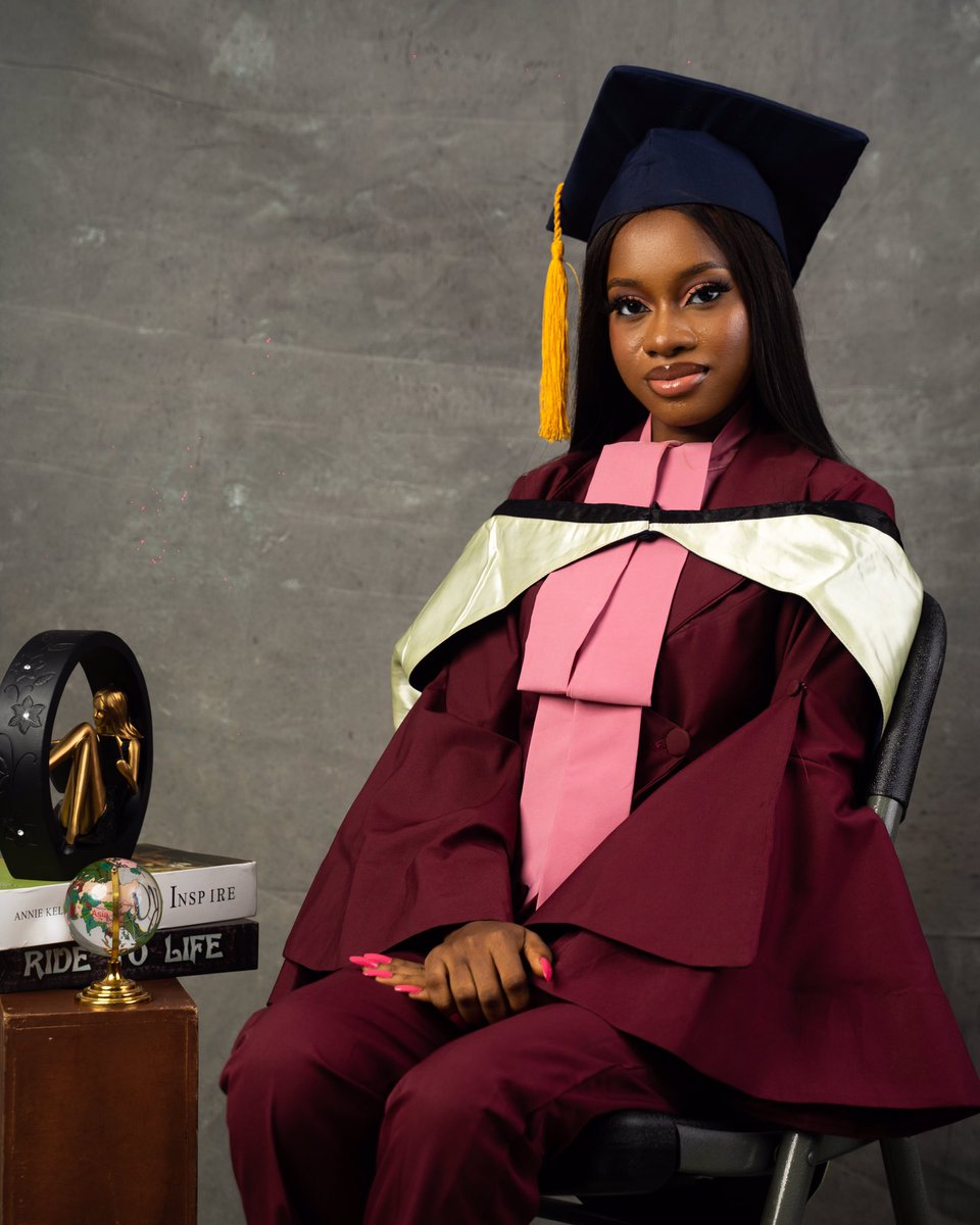 sooreisking's tweet photo. AKINFE, O. O
B.A. English Language
First Class Honours
Best Graduating Student Class of ‘23

Thank you, Jesus ❤️ https://t.co/kP85a7FdRc