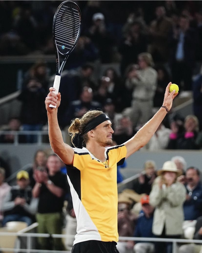 targetbet_'s tweet photo. Zverev x De Minaur - 4ª de final de Roland Garros.

No histórico entre eles Zverev ganha por 7 jogos a 2, 1 a 0 quando se enfrentaram no saibro. Claramente o estilo de jogo do Australiano não encaixa com o do Alemão, Zverev tem potência e agressividade suficiente para machucar + https://t.co/2X2SWT3sho