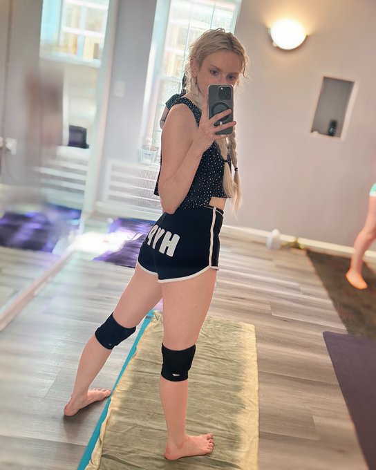 Twerk Queen 👸🍑 https://t.co/4JO5MkboDd