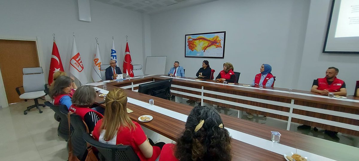 KizilayKurumsal's tweet photo. Genel Başkan Yardımcımız Ramazan Saygılı, Çankırı İl Merkezi, İlçe Şubeler ve Temsilciliklerin katılımıyla gerçekleştirilen il koordinasyon toplantısına katıldı. https://t.co/2LEwOMa5Tz