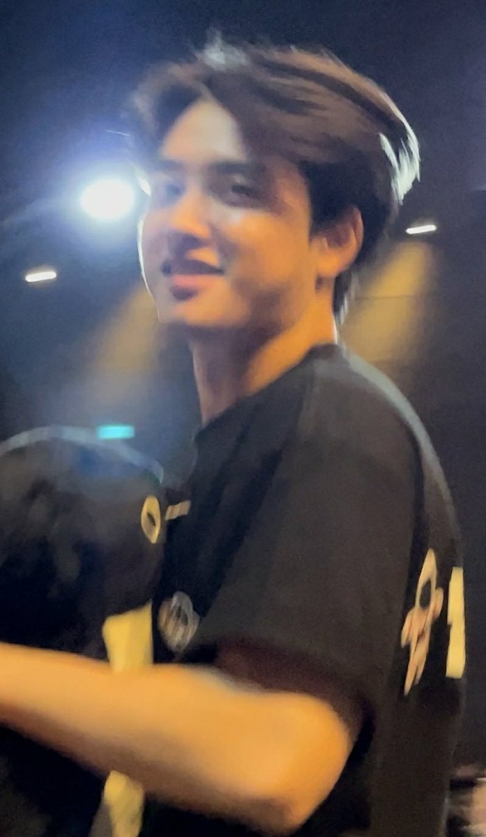 icysoosmile's tweet photo. this category of Kyungsoo pics ✨ https://t.co/jioSUyAz9W