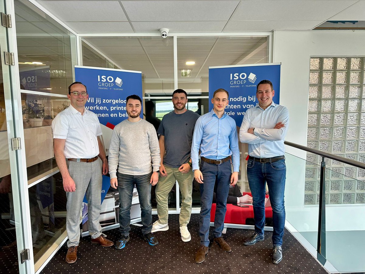 Maandag zijn er drie nieuwe collega’s begonnen: Aron Meisner, Hasan Benhammou en Jonathan Doef. Ze kregen een warm welkom van Bernardus de Bruin en Harold Veldhoen. Succes heren 🎉💪