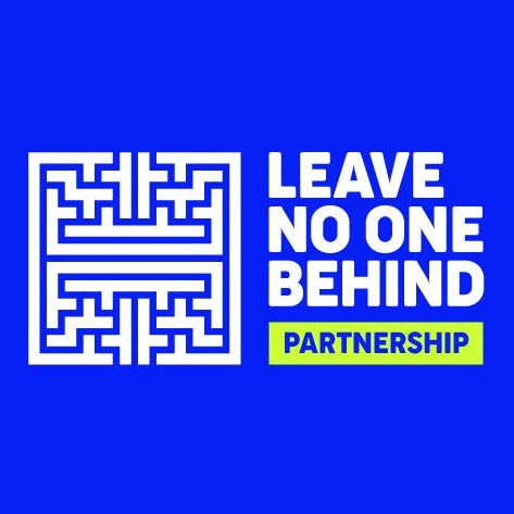 Dem_Forum's tweet photo. Big news for #Ukraine🇺🇦! The #DemForum-@m_kniazhytskyi initiated & implemented #LeaveNoOneBehind Partnership is a go. #LNBP will up the ICT capabilities of 70 schools, with educators set to get @UCU_University training. Courage & commitment build brighter futures for the people! https://t.co/NVrUW86Bdn