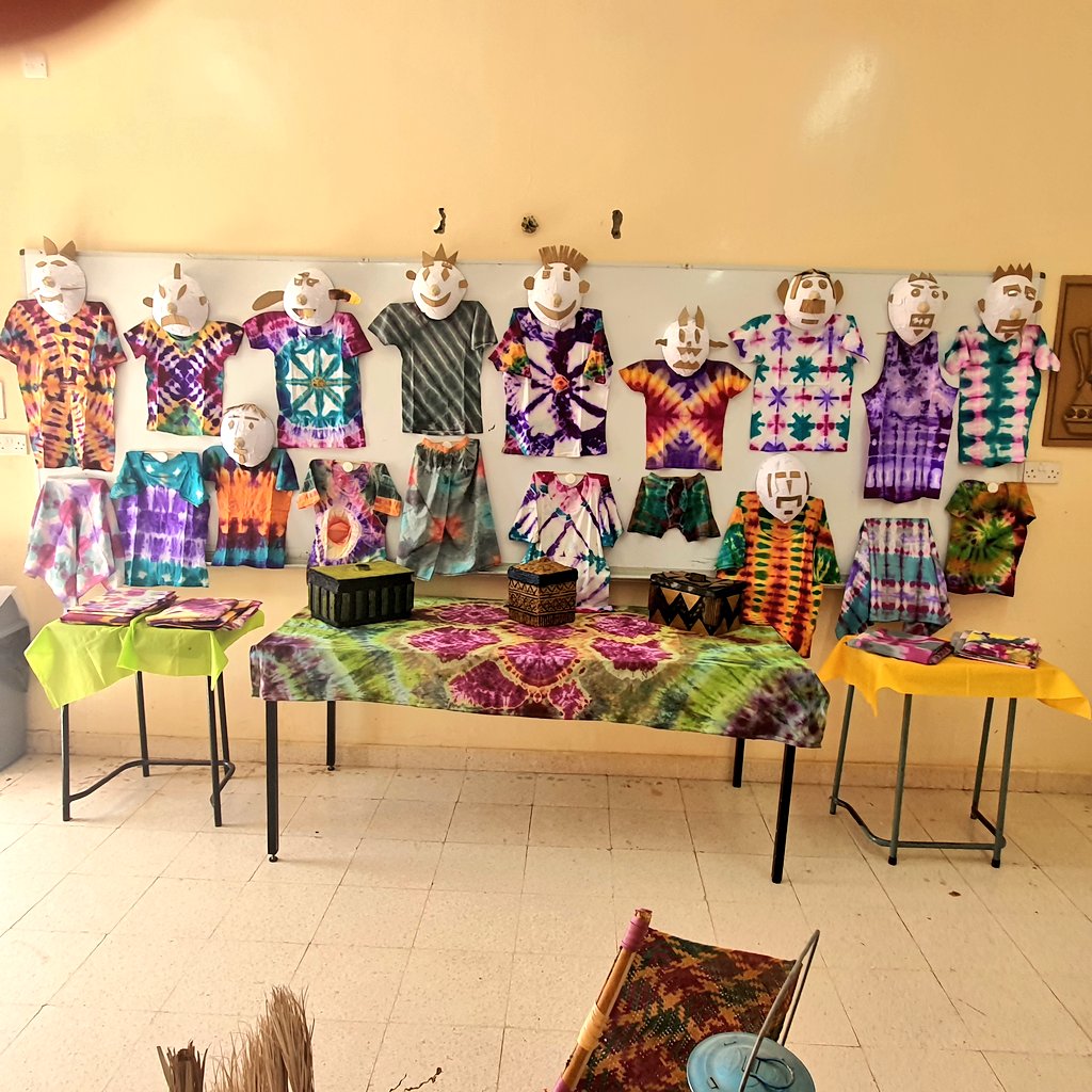 افتتاح معرض الفنون التشكيلية بحضور د/علي الجابري /ذ عادل الشيزاوي /ذ ماجد المعمري/ذ علي الجهوري ( مشرفو مادة الفنون التشكيلية ) وذ/سالم البداعي المشرف الإداري للمدرسة وذ/سليمان الجهوري مشرف مادة الجغرافيا 
#فعاليات_تعليمية_شمال_الباطنة