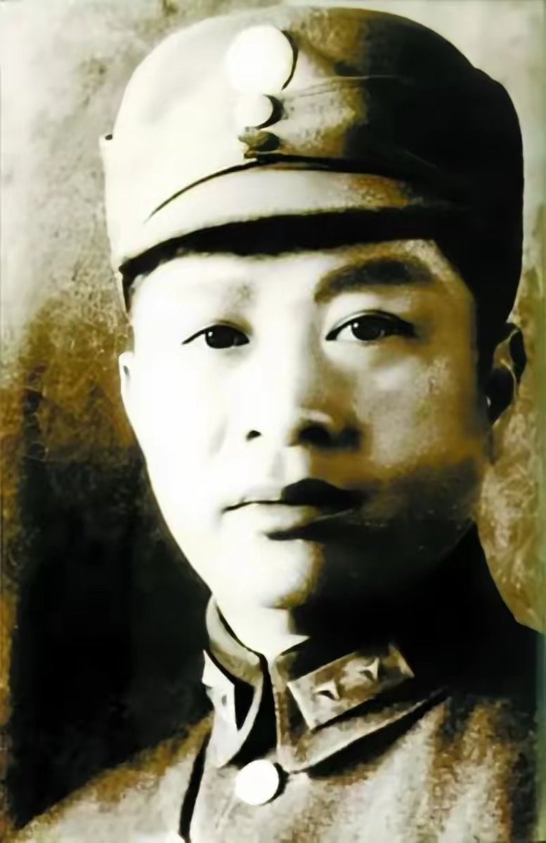 weiweijiuyao's tweet photo. 有历史学家和军事家评论，
如果没有“皖南事变”，
他没有牺牲的话，
中国可能会早解放一年！
“战神”粟裕大将曾是他的警卫员，
你知道他是谁吗？ https://t.co/I3kzDwdfq7