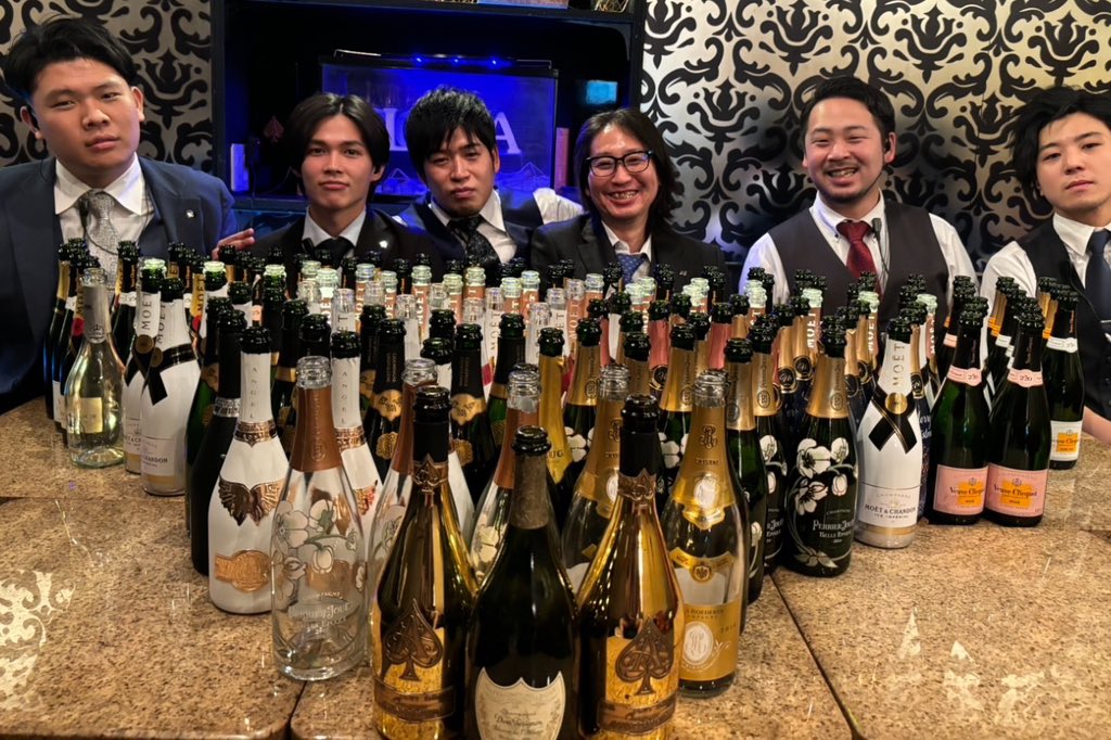 どの仕事始めた時も最初の２年は地獄だった。

お金もないから体も心もボロボロ
耐えれたのは夢中だっただけ

『夢を叶える途中が夢中』
その時の自分の１２０%を出す。
そんな気持ちと行動が自分を必ず成長させる。

意識した継続が人生を変える
最初の５年余力を残すな