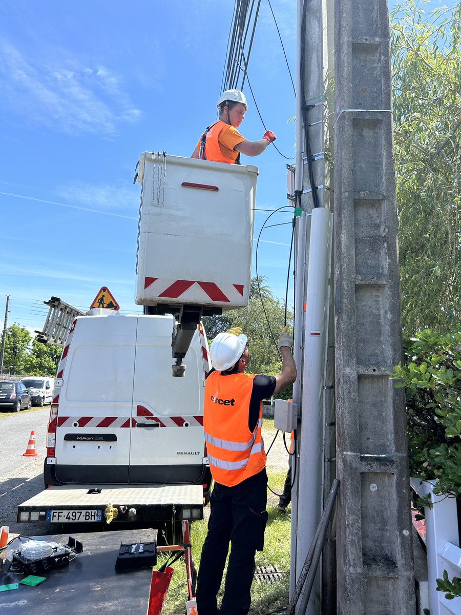 Alain Le Coz (@alainlecoz) on Twitter photo Point déploiement de la #fibre <a href="/OrangePaysLoire/">OrangePaysdelaLoire</a> sur la commune du #pouliguen en présence du Maire <a href="/NorbertSamama/">Norbert Samama</a> ✅
➡️ 5 565 logements raccordables à la fibre sur les 7 468 logements, soit 74,5%
➡️ 205 nouveaux logements raccordables à la fibre d’ici fin juillet 2024 Point déploiement de la #fibre <a href="/OrangePaysLoire/">OrangePaysdelaLoire</a> sur la commune du #pouliguen en présence du Maire <a href="/NorbertSamama/">Norbert Samama</a> ✅
➡️ 5 565 logements raccordables à la fibre sur les 7 468 logements, soit 74,5%
➡️ 205 nouveaux logements raccordables à la fibre d’ici fin juillet 2024