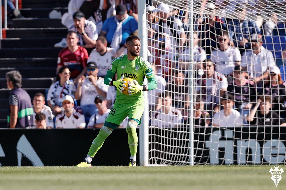 vaclos31's tweet image. Muchas gracias por todo @albacetebp 🙏 Ha sido un placer defender este escudo💪 Muchas gracias a todos mis compañeros, entrenadores y todas las personas de club y ciudad por vuestro apoyo y amor😍 ¡Aúpa Alba! 🤍