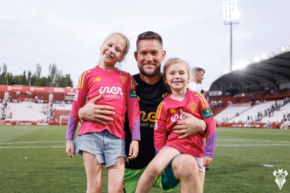 vaclos31's tweet image. Muchas gracias por todo @albacetebp 🙏 Ha sido un placer defender este escudo💪 Muchas gracias a todos mis compañeros, entrenadores y todas las personas de club y ciudad por vuestro apoyo y amor😍 ¡Aúpa Alba! 🤍