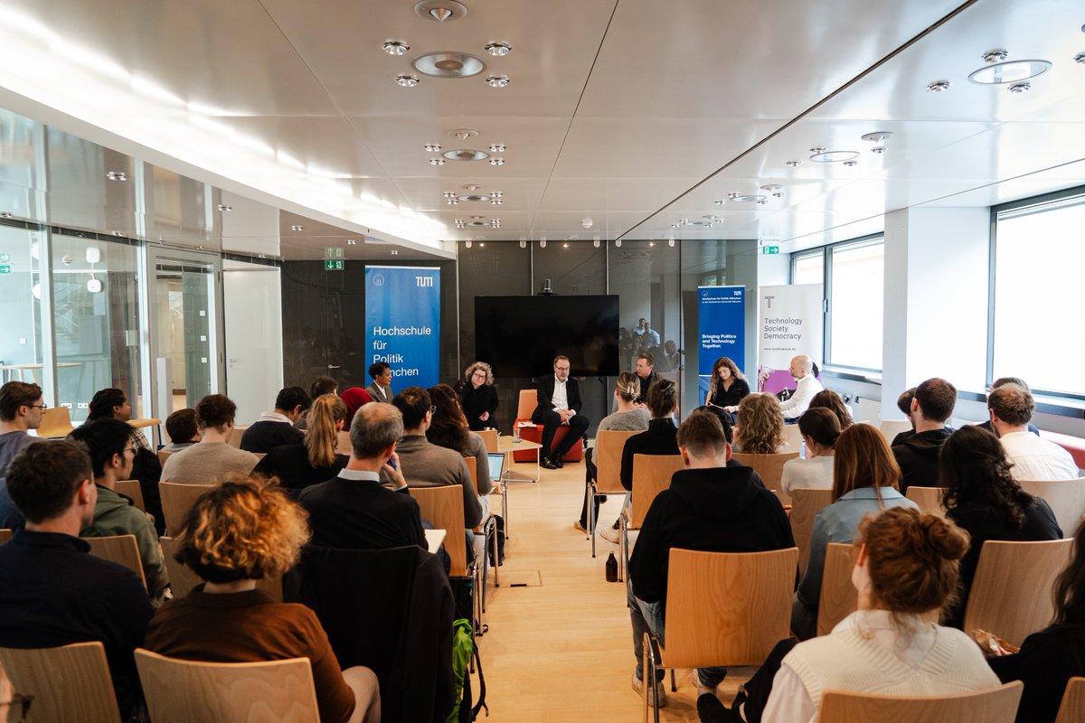 smpfotenhauer's tweet photo. What kinds of #transformations do we want? 🔁 Wrapping up two inspiring days with @Alondra Nelson talking about #innovation, #governance, responsive social science and "conditions of possibility" 🤓 
Personal highlight: A PhD student workshop @TUM_STS and GOV @TU_Muenchen SOT ❣️ https://t.co/byxWsSPlrM