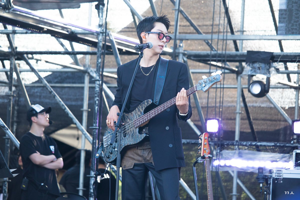 lobleMS's tweet photo. 240602 Peak Festival 피크페스티벌

아니 너무 까리함ㅠ

#CNBLUE #이정신 #leejungshin https://t.co/rcWeDgJvnJ
