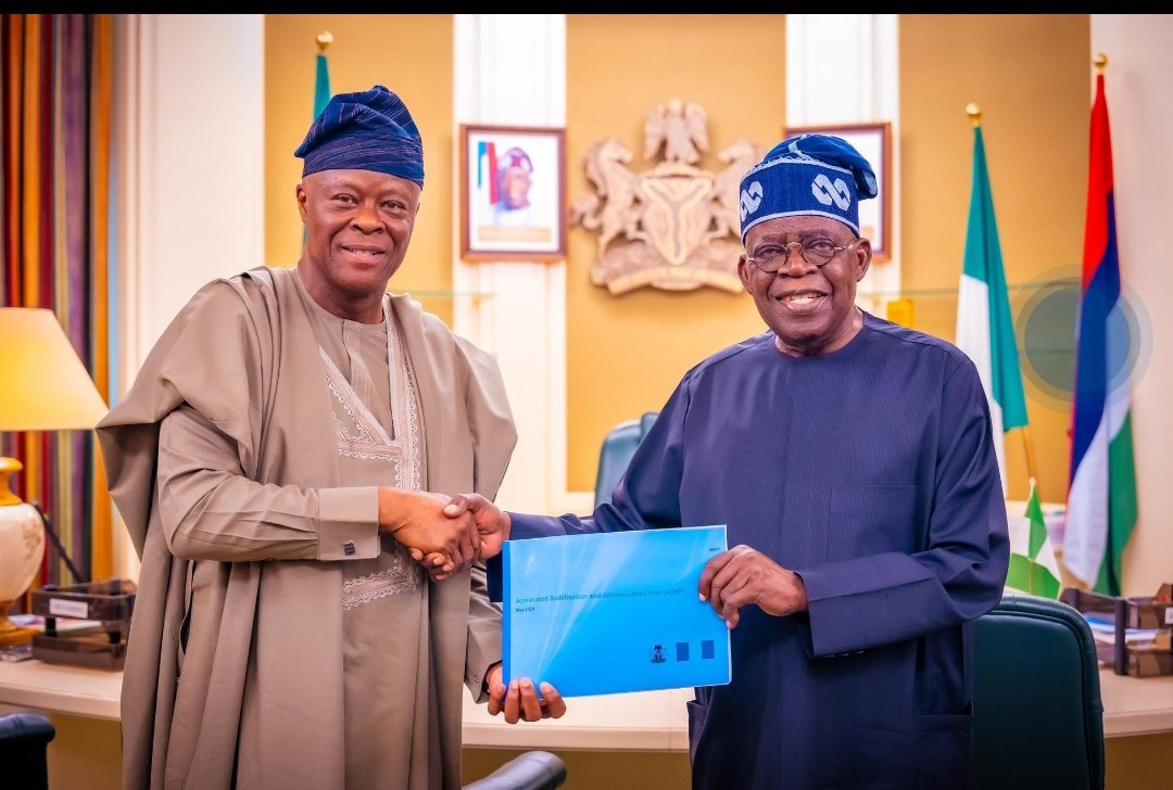 fidelis_usman's tweet photo. BREAKING: The Hon Minister of Finance and Coordinating Minister of Economy has, today, submitted the Accelerated Stabilization and Advancement Plan to President Bola Tinubu in his office.

The economic stabilisation plan was developed by the EMT Emergency Taskforce (EET). https://t.co/h0WZbQG7rv