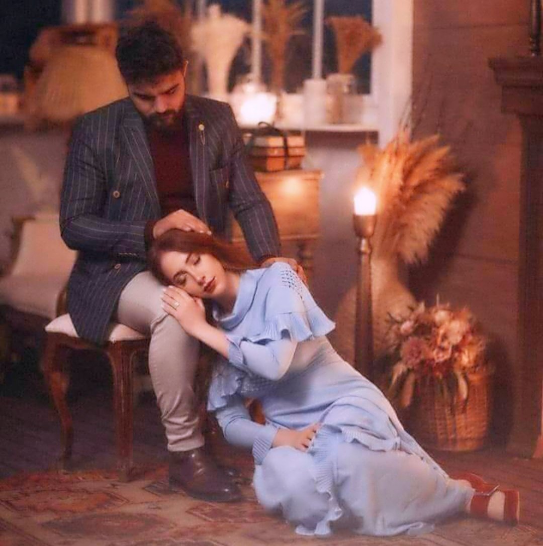 Sendeyim ben,
Gözlerini çevir bak.
Geçeceğin her menzil ben
Ve ben varacağın son durak...💞💞

~Cahit ZARİFOĞLU~