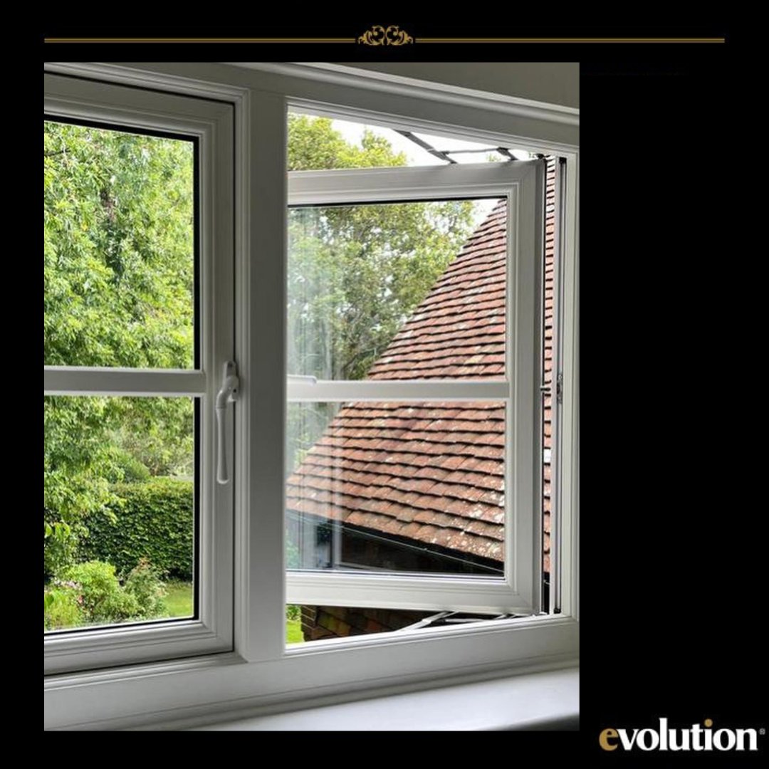 EvolutionMFG's tweet image. Step inside this stunning property featuring Evolution windows with equal sightlines for a sleek and modern look. 

The white tear drop handles add the perfect finishing touch to this stylish design. 

Installed by Benchmark Windows Ltd.

#EvolutionWindows #InteriorDesign