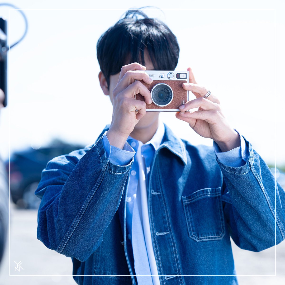 YNKentofficial's tweet photo. [📝] #와엔케POST
#채종협 #코나

바다, 숲, 그리고 종협…💙

가만히 서 있어도 화보가 되는
종협 배우의 KONA 광고 비하인드📸

지금 바로 만나러 가실까요?

🔗 https://t.co/TBOWpvtLiF

#ChaeJongHyeop #KONA https://t.co/6J1gfGPqL8