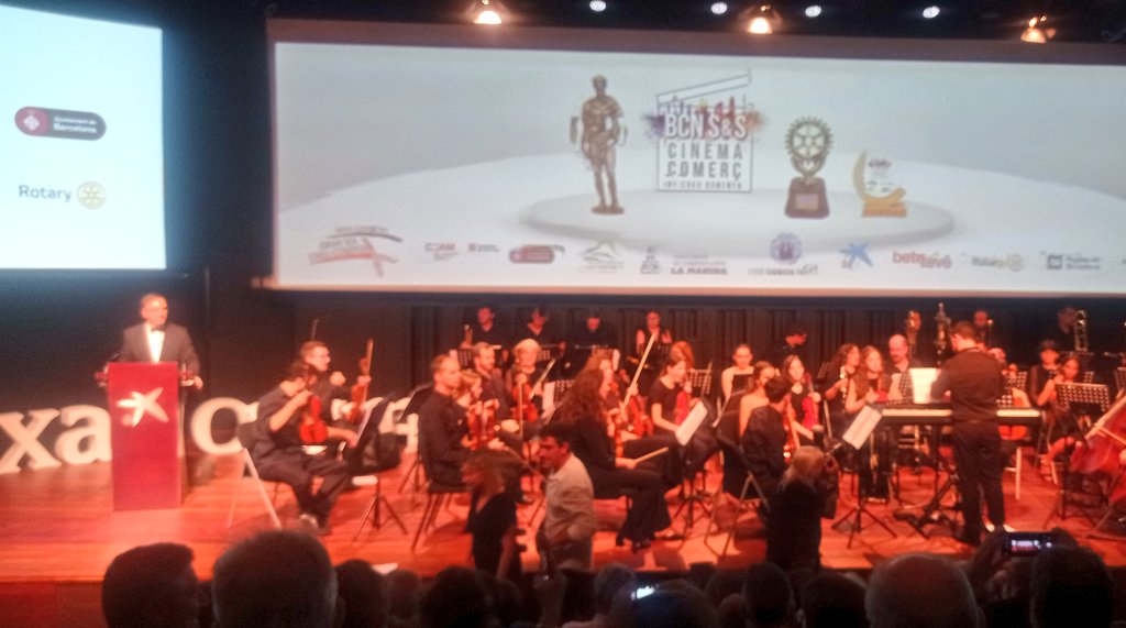 isabelpalleja's tweet photo. Una magnífica gala dels #PremisHermes @BcnShop_Shoot.
Convidada per les amigues i amics de @eSagradaFamilia.
Un festival de #comerç, #cultura i #cinema que ens demostra que el comerç està més viu que mai gràcies a les persones que en formen part.
❤️#comerçdeproximitat https://t.co/Wl5tbAldQt