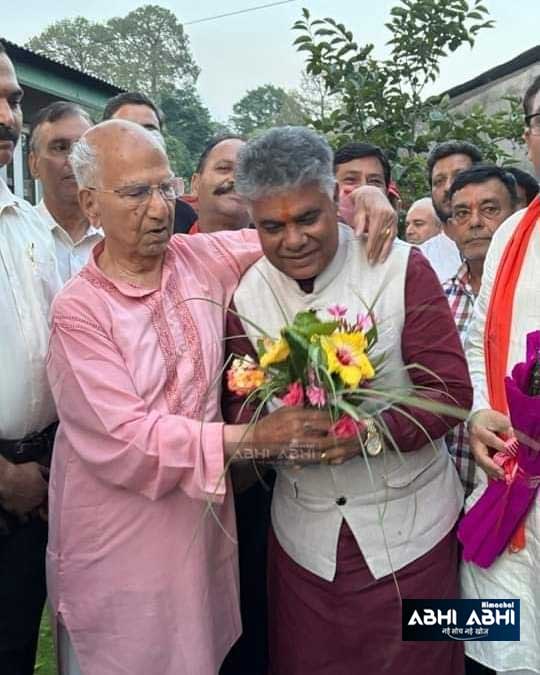 himachal_abhi's tweet image. कांगड़ा-चंबा संसदीय सीट से बीजेपी के टिकट पर जीत दर्ज करवाने वाले डॉ राजीव भारद्वाज ने पालमपुर पहुंचकर पूर्व सीएम शांता कुमार का आशीर्वाद लिया।
#drrajeevbhardwaj #shantakumar #bjp4himachal #himachalabhiabhi #analpatrwal #drrajeevbindal #jairamthakur #jpnadda