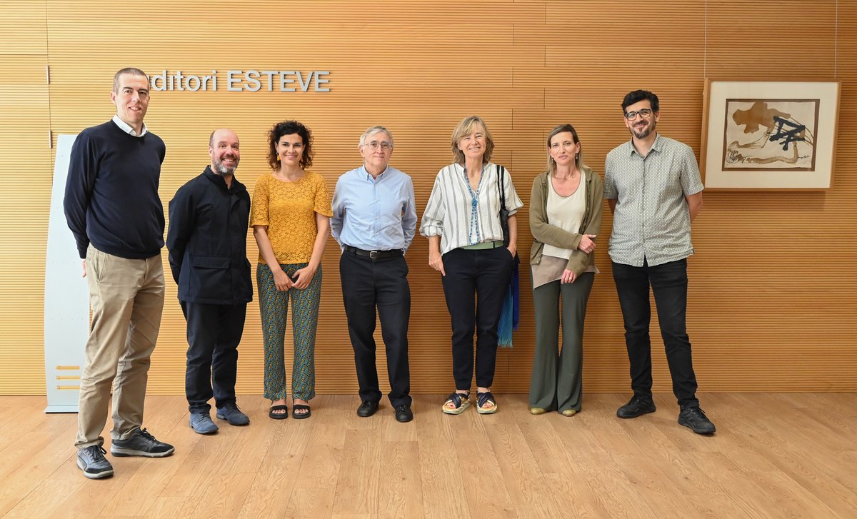 🖼️ Des de la setmana passada es pot veure a l’altell de l’<a href="/idibaps/">IDIBAPS</a> el quadre "Peu i vernís" d'Antoni Tàpies

✅ La iniciativa forma part del projecte «Art &amp; Ciència» que vol fer entrar l'art on es fa #recerca per generar un nou impacte social

➕ Info 👉tinyurl.com/jcp9eskh