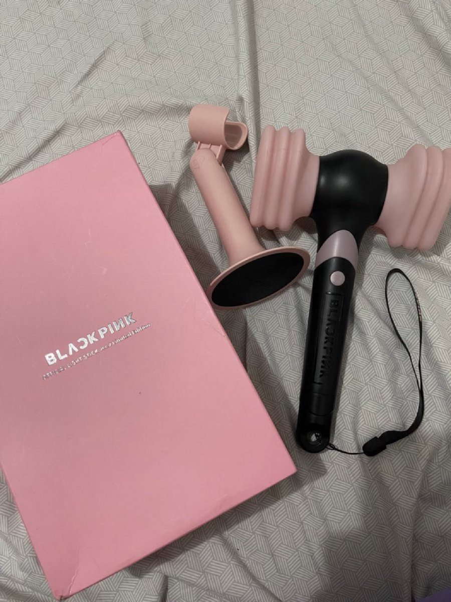 NadalePh's tweet photo. wts lfb ph

blackpink v2 limited lightstick
• onhand
• outbox is dented

1,300

prio payo

DM https://t.co/ddW3lA9Azz