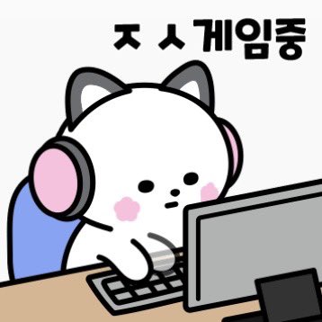 39liz's tweet photo. 😂🥹🐱🌸🎧🎮
そっくりw 
#sakumail https://t.co/qKrcvwJcrq