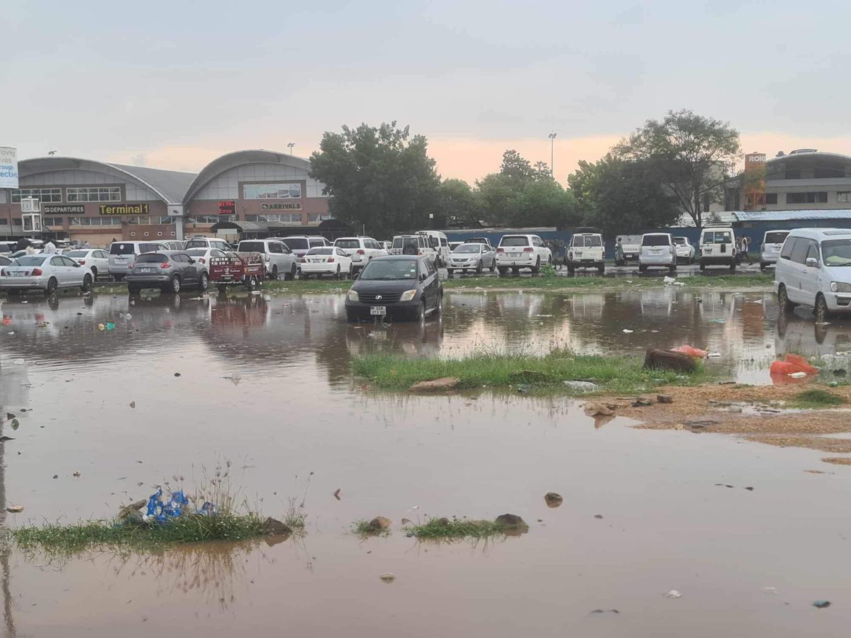 AyiiGarang's tweet photo. Our International Airport looking like a fishing zone 🙄🙄
#SSOT https://t.co/yncGbRcwYc