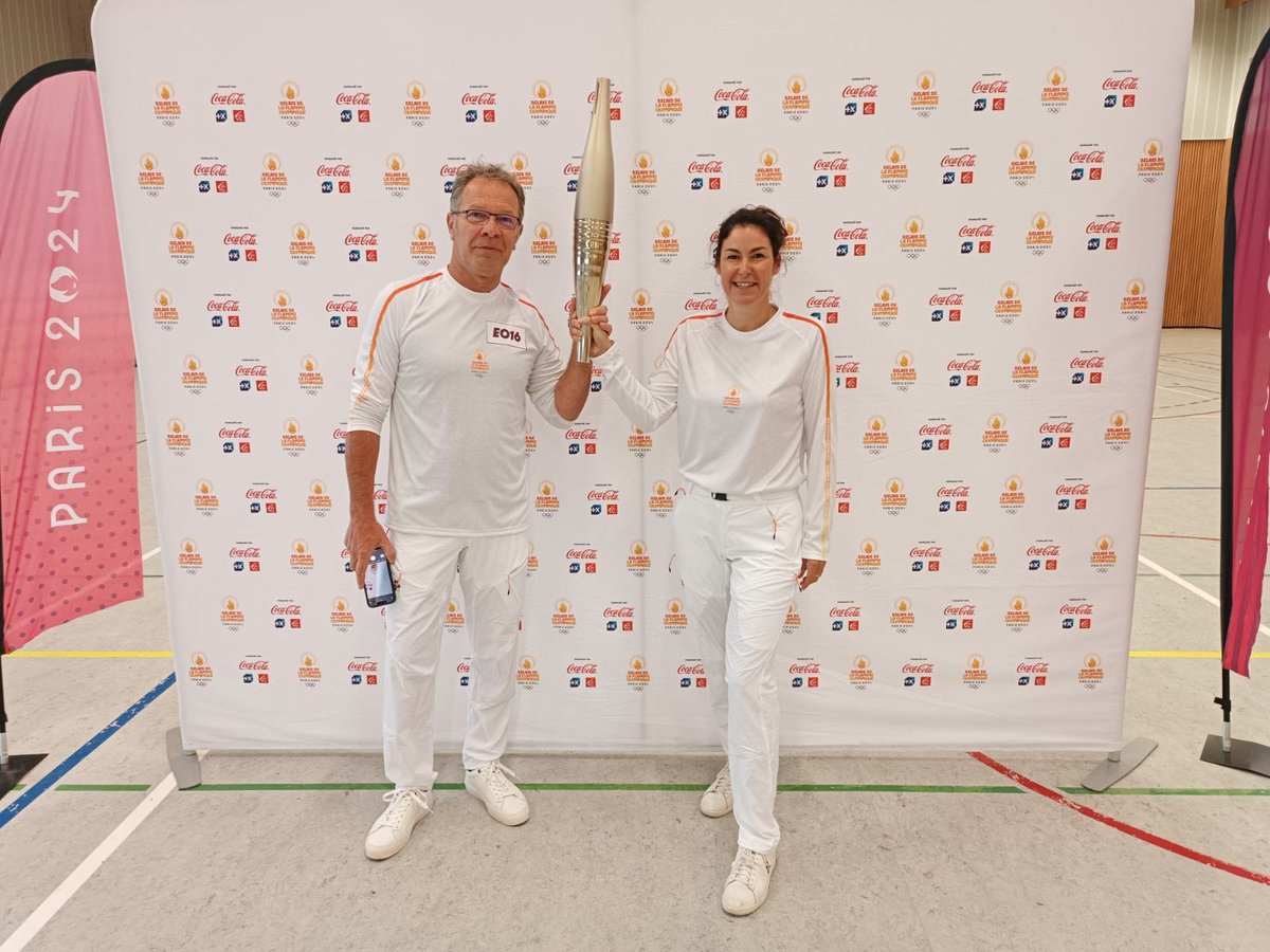 🔥[#relaisdelaflamme] Deux agents du CREPS des Pays de la Loire ont eu l'honneur d'être porteurs de la Flamme Olympique ! Marion Debouche et Philippe RENAUD étaient ce matin dans la Ville de Saint-Sébastien-sur-Loire afin de participer à ce moment historique en France !