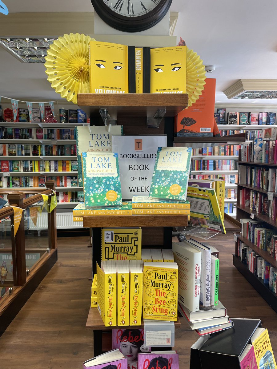 Today is brought to you by the colour Yellow. #ChooseBookshops 
@PenguinUKBooks @BloomsburyBooks @LeedsInspired @VisitLeeds