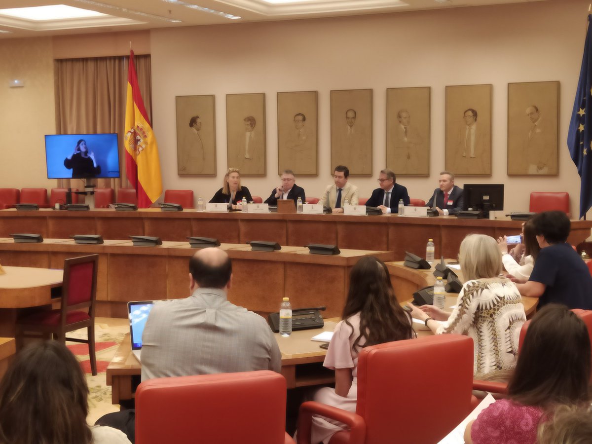 Arranca la primera mesa de la #jornadaCEDDD sobre Modelos Educativos en España, con #ANPE <a href="/anceespecial/">ANCEE💚</a> #CECE y <a href="/concapa_es/">Concapa</a>. Modera Susana Lominchar, directora del Cole de Celia y Pepe, vinculado a <a href="/FundacionQuerer/">Fundación Querer</a>