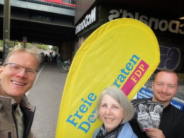 Auch in den letzten Tagen vor der #europawahl werben wir für die #FDP. Wir stehen für Freiheit, Wettbewerb, Rechtsstaatlichkeit, geordnete Migration und Verteidigungsfähigkeit.