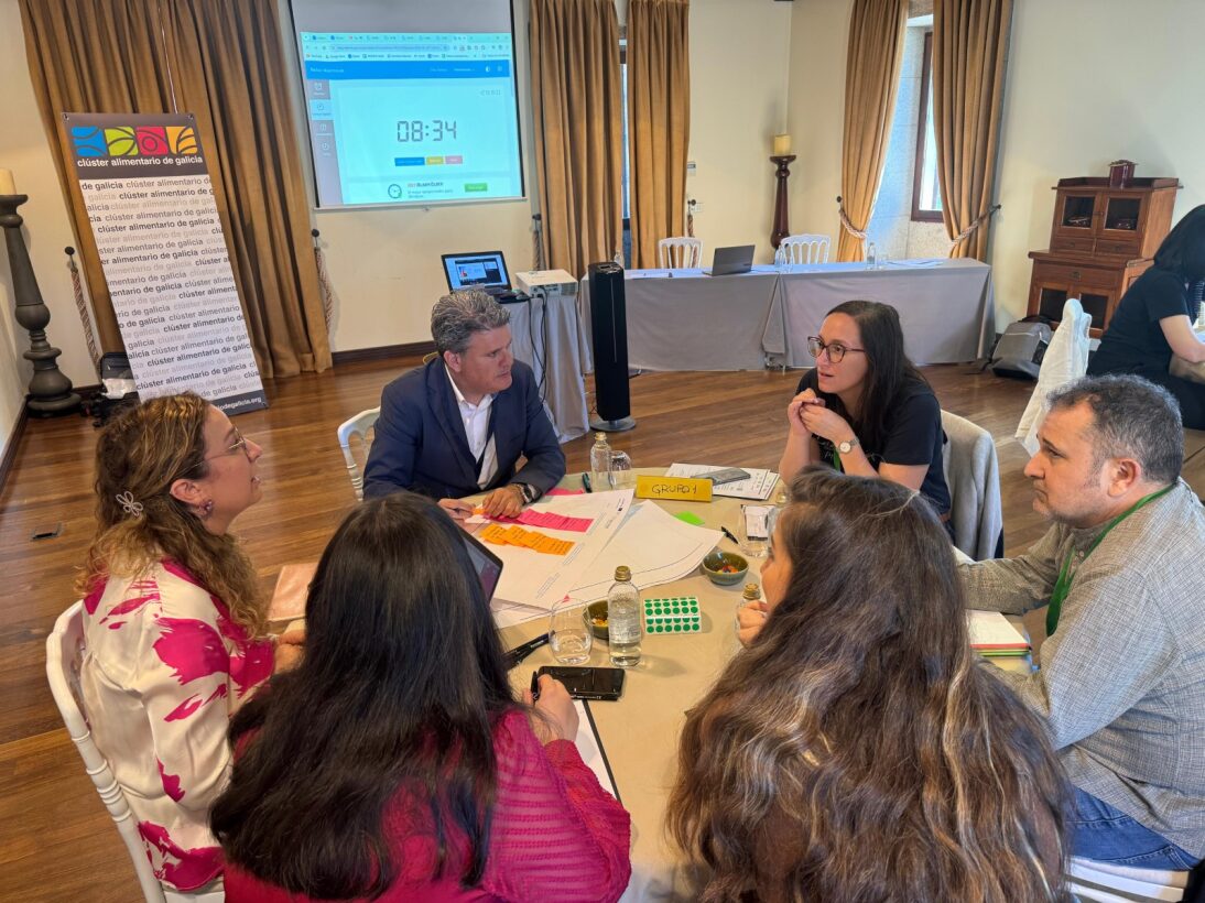 net4food's tweet photo. 🆕Como parte do projeto Poctep #Net4food, realizámos um workshop coordenado pela @clusaga para conhecer em primeira mão as necessidades das empresas alimentares em termos de I+D+i🍎🧬 e, desta forma, lançar as bases para o laboratório ibérico de foodtech (IFL). https://t.co/xgFKD7LxeH