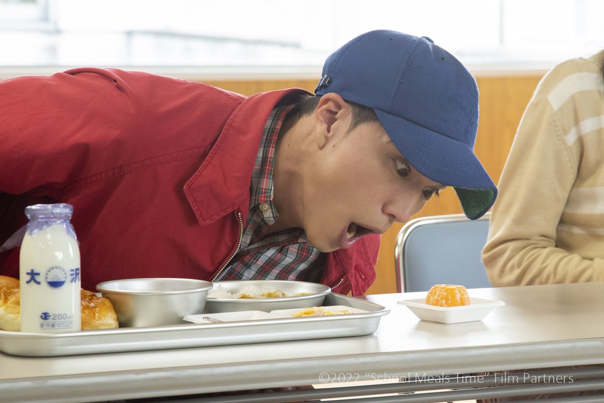 nphchda's tweet image. แต่ๆๆๆความพีคคือจู่ๆวันนึงมีเหตุให้รสชาติอาหารกลางวันเปลี่ยนไป ทำให้ความสุขตอนทานอาหารของครูกับนักเรียนก็ค่อยๆหายไปด้วยT-T .. พวกเขาจะทวงคืนรสชาติอาหารกลางวันแห่งความสุขนั้นกลับคืนมาได้ไหม ต้องตามไปดูต่อออน้าา!! 
#แนะนําหนัง #JFF2024 #JFFPlus #Japanesefilmfestival