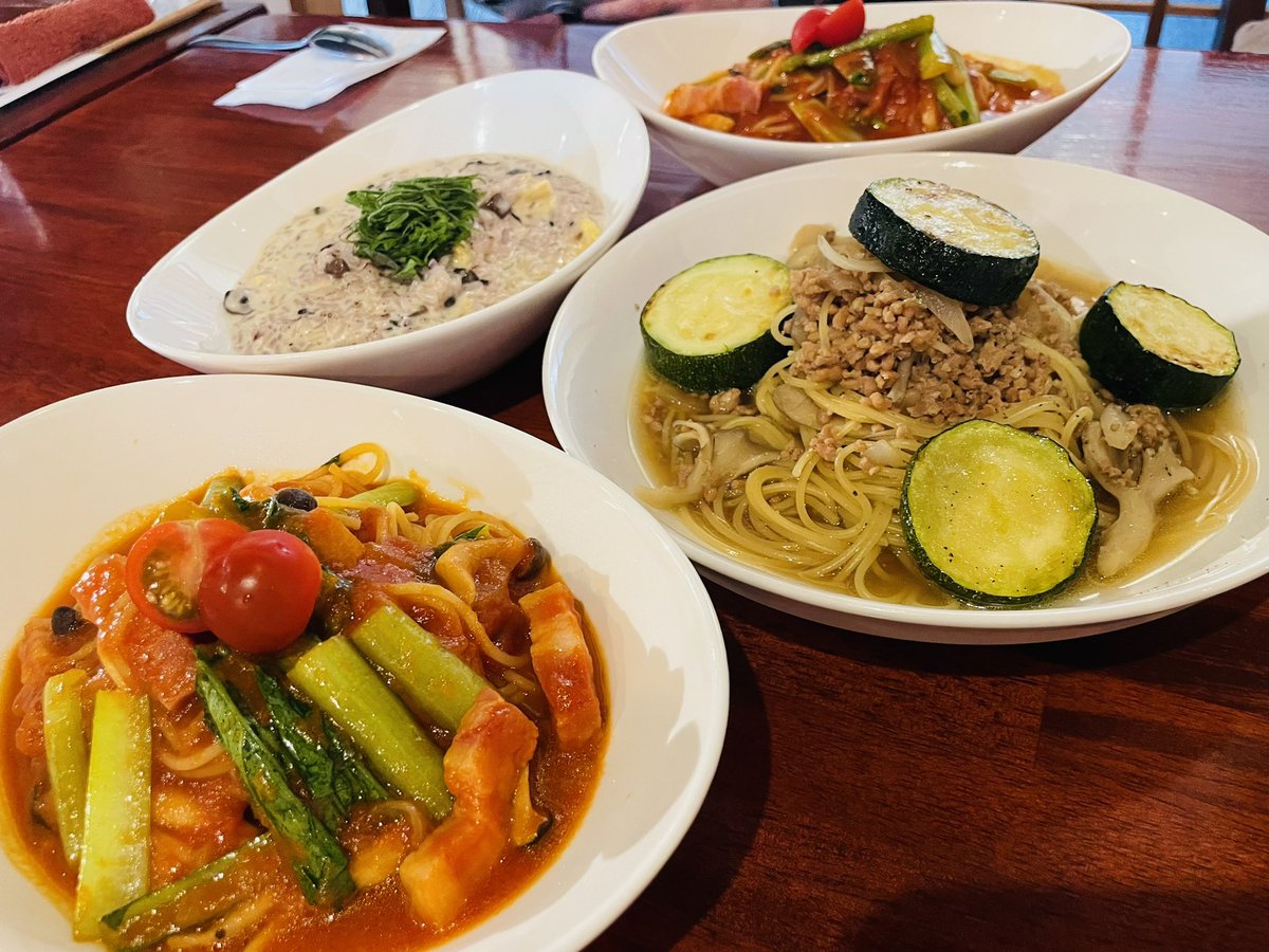 2K31tjwCbTLtveF's tweet photo. 今日のランチ😋🍴💕
ここしかないタイミングで✨️
急遽!尊敬する大好きな人達&同士と皆で会えて✨️めちゃくちゃ嬉しかった😆
お花💐ありがとう
私も真似したい髪色😘
#和タリアン
#KitchenPEACE https://t.co/u9e1vfjdzb