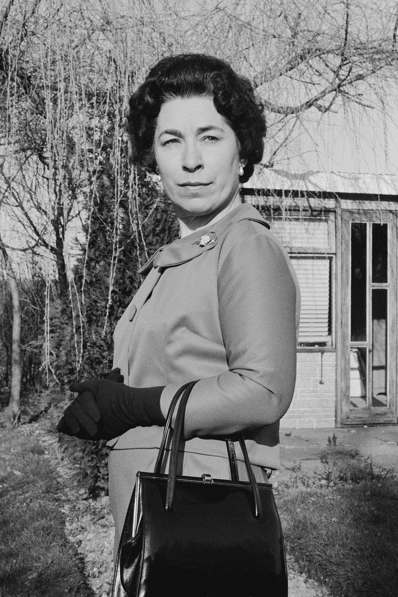 See  Jeannette Charles has died. You'll know her, she made a career out of  being a lookalike of the Queen. Interestingly, she was 96 when she died -  THE SAME AGE as the Queen was. Now that's dedication to your art.