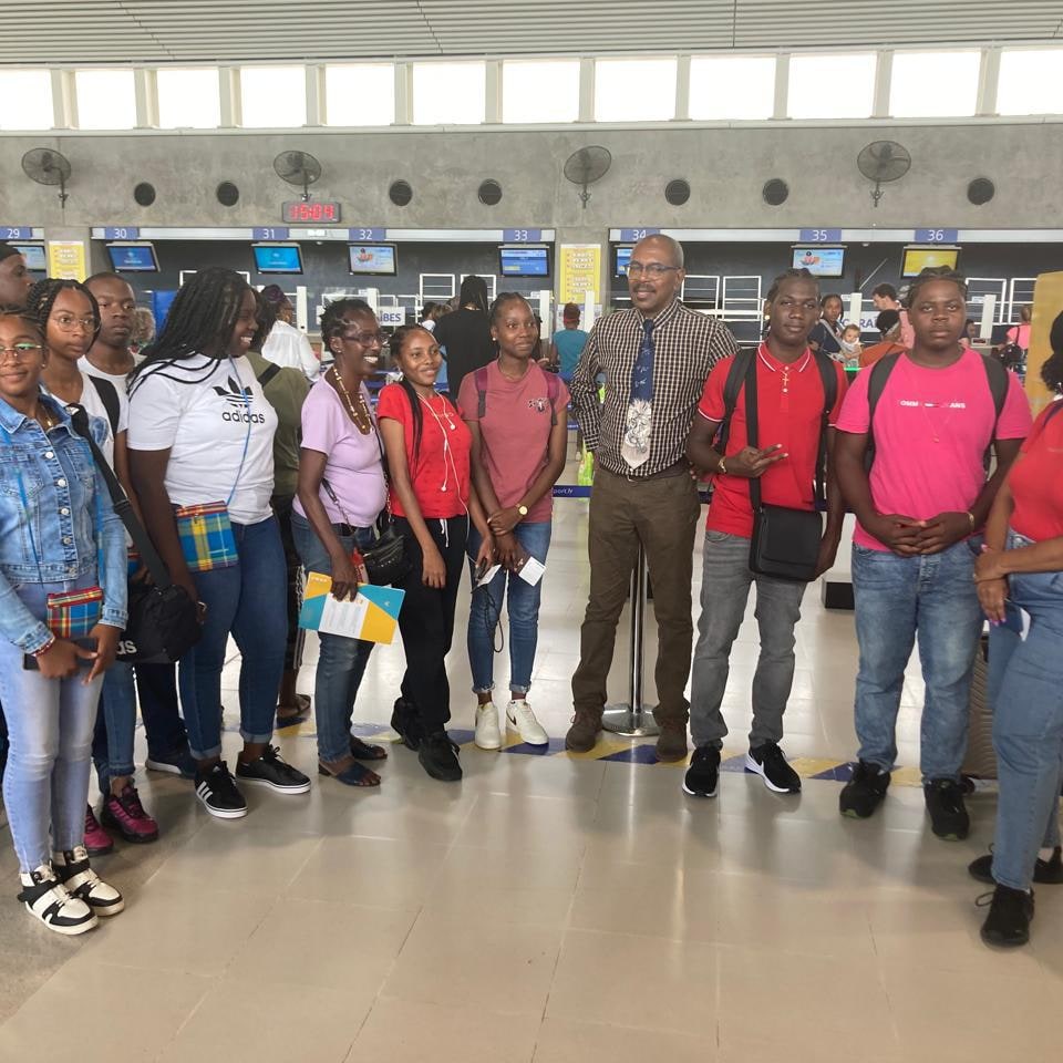 Le Festival des Mini-Entreprises un nouveau challenge où **BERTENE DESIGN**, qui a remporté l'édition régionale Entreprendre pour Apprendre,  qui va tout donner pour avoir une place au niveau national. Ils sont accompagnés de Mme Compper notre Ddfpt. 🤩💪🏾