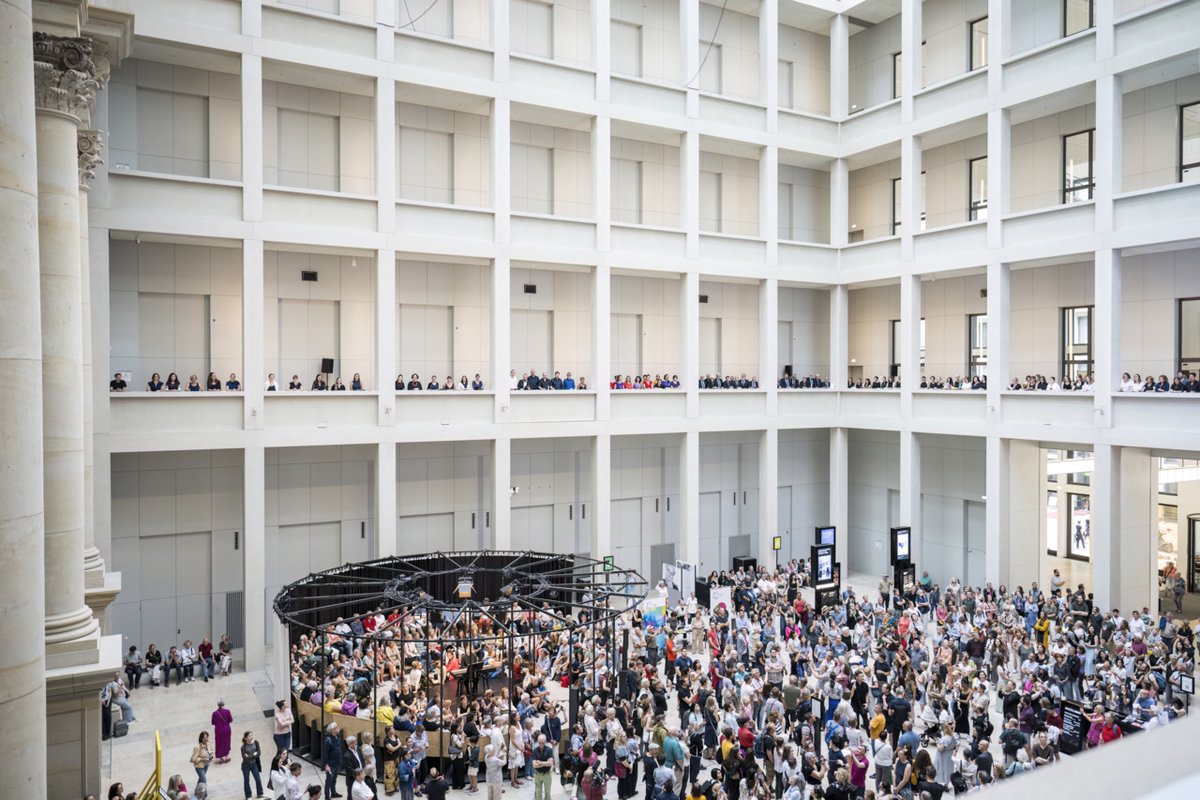 Micha_Mathis's tweet photo. Am 15./16.6 findet im #HumboldtForum ein großes Themenwochenende zum #PalastDerRepublik statt mit Theaterstück von u. mit Corinna Harfouch,Tanzperformance von Isabelle Schad u.  Mixed-Reality-Installation von @CyberRaeuber und vielem mehr. Weitere Infos: https://t.co/YnBItbTZ1A https://t.co/m02Tr5f4yX